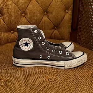 High top Converse women’s 7.5/men’s 5.5